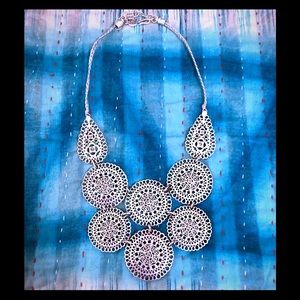 Stella and dot statement necklace